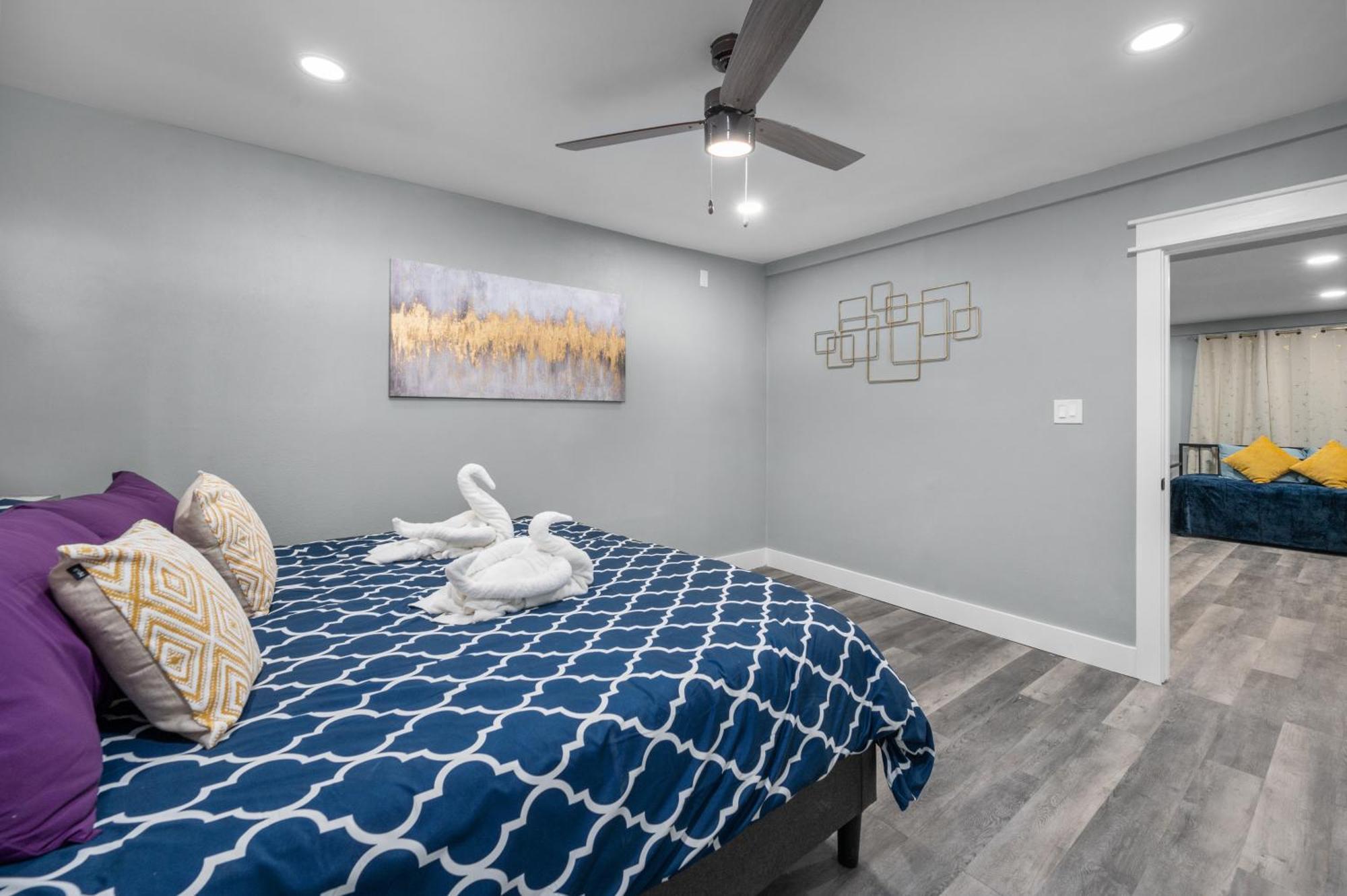Modern 2Br City Center Getaway With Free Park Houston Exterior photo
