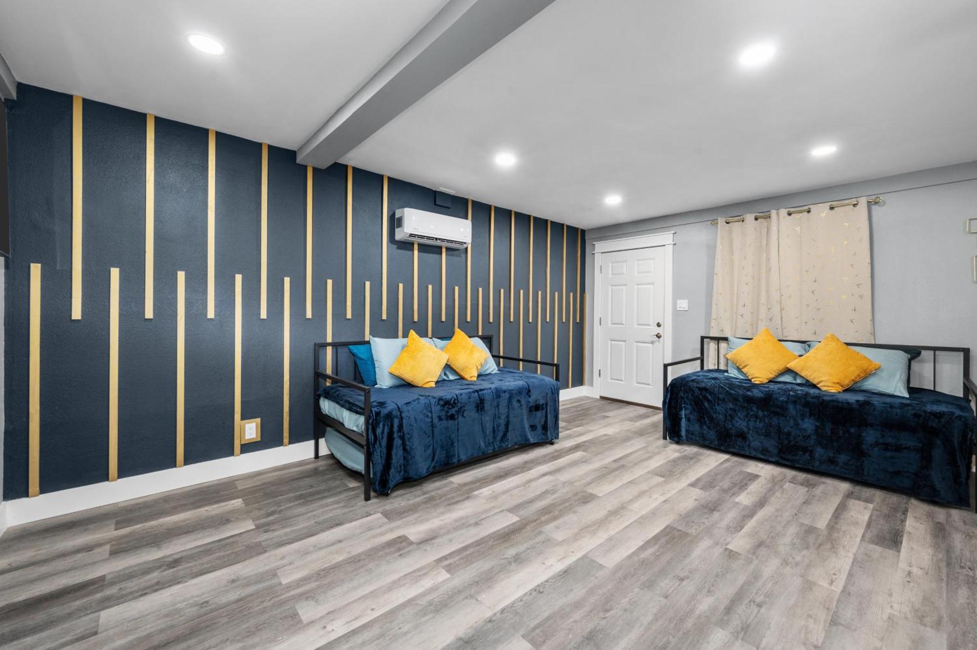 Modern 2Br City Center Getaway With Free Park Houston Exterior photo